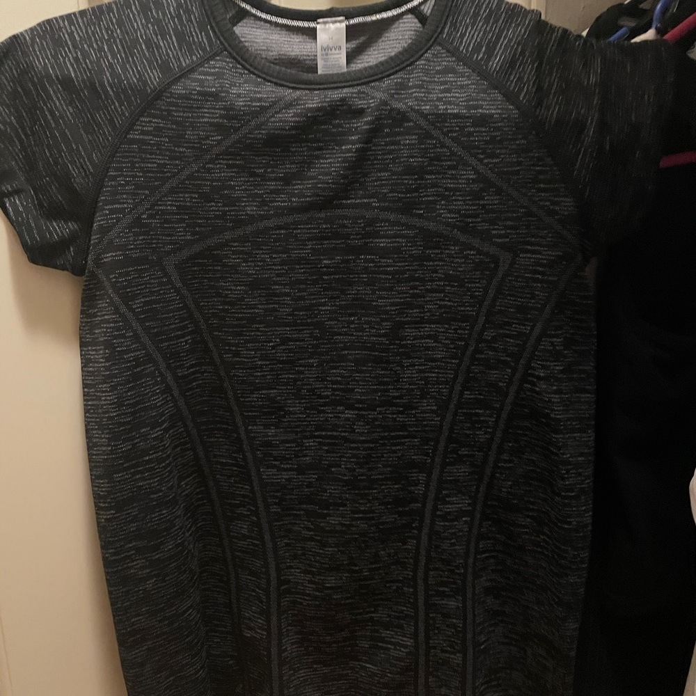 Ivivva by Lululemon swiftly tech top